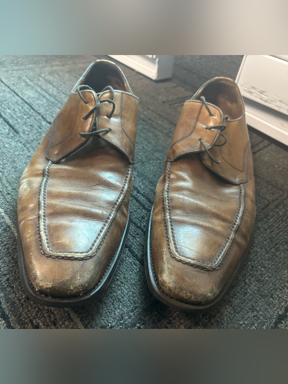 Magnanni Tan Leather Lace-Up Derbys